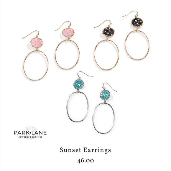 Gold Impression Bundle✨ Fashion Jewelry Set - Picture 2 of 5